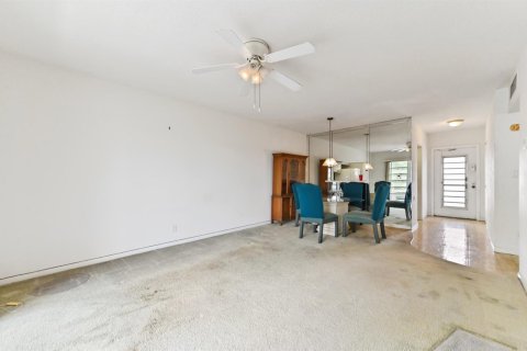 Condo in Lauderhill, Florida, 2 bedrooms  № 2193854 - photo 10
