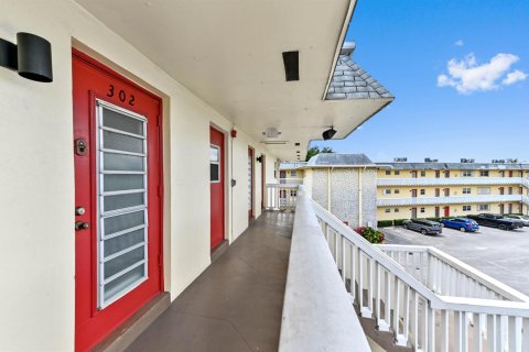Condo in Lauderhill, Florida, 2 bedrooms  № 2193854 - photo 22