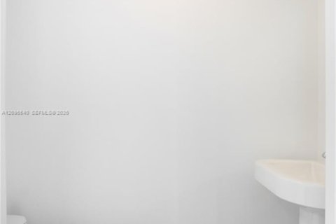 Copropriété à louer à Miami, Floride: 2 chambres, 104.33 m2 № 2390415 - photo 24