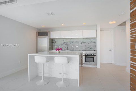 Copropriété à louer à Miami, Floride: 2 chambres, 104.33 m2 № 2390415 - photo 2