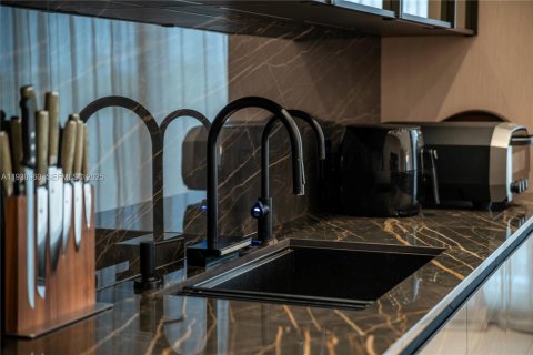 Купить кондоминиум в Бэл-Харбор, Флорида 3 спальни, 288.93м2, № 2249136 - фото 22