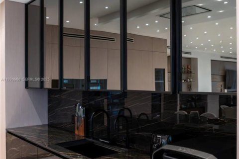 Купить кондоминиум в Бэл-Харбор, Флорида 3 спальни, 288.93м2, № 2249136 - фото 28
