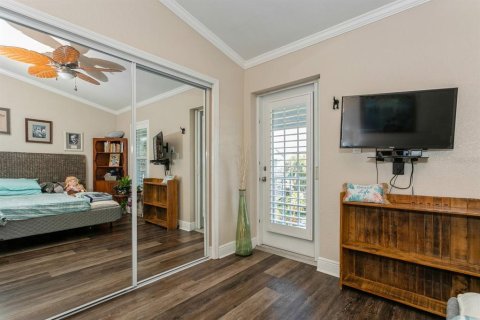 Townhouse in Saint Pete Beach, Florida 2 bedrooms, 136.75 sq.m. № 2108688 - photo 25