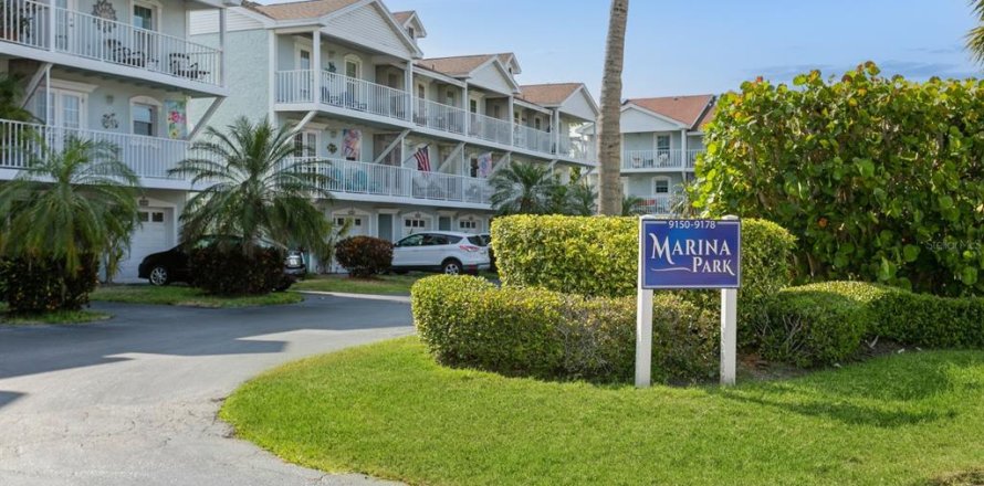 Townhouse in Saint Pete Beach, Florida 2 bedrooms, 136.75 sq.m. № 2108688