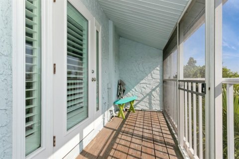 Townhouse in Saint Pete Beach, Florida 2 bedrooms, 136.75 sq.m. № 2108688 - photo 20