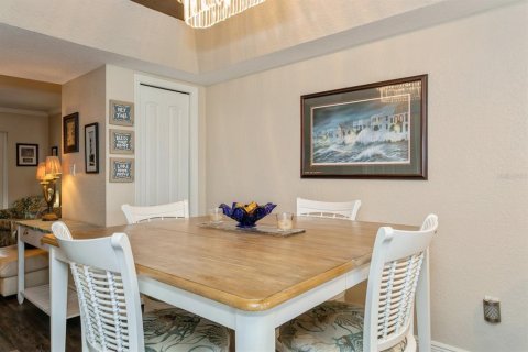 Townhouse in Saint Pete Beach, Florida 2 bedrooms, 136.75 sq.m. № 2108688 - photo 14