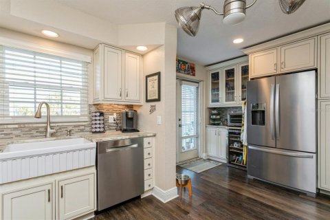 Townhouse in Saint Pete Beach, Florida 2 bedrooms, 136.75 sq.m. № 2108688 - photo 11
