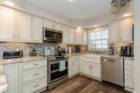 Townhouse in Saint Pete Beach, Florida 2 bedrooms, 136.75 sq.m. № 2108688 - photo 10