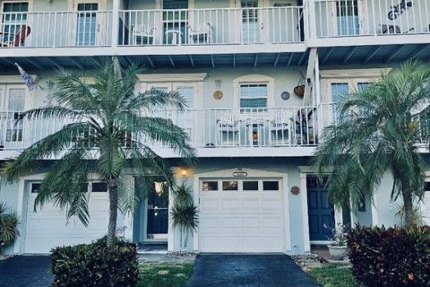 Townhouse in Saint Pete Beach, Florida 2 bedrooms, 136.75 sq.m. № 2108688 - photo 2