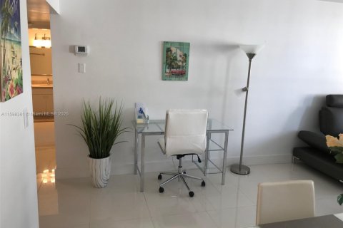 Condominio en alquiler en Miami Beach, Florida, 1 dormitorio, 80.36 m2 № 1963064 - foto 14