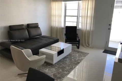 Condominio en alquiler en Miami Beach, Florida, 1 dormitorio, 80.36 m2 № 1963064 - foto 15