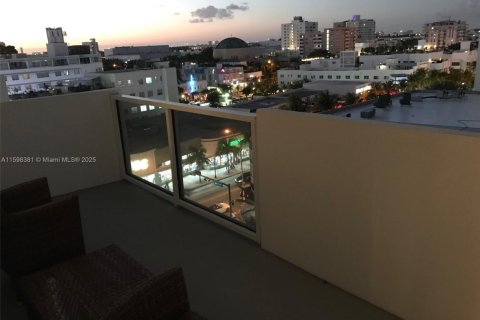 Condominio en alquiler en Miami Beach, Florida, 1 dormitorio, 80.36 m2 № 1963064 - foto 29