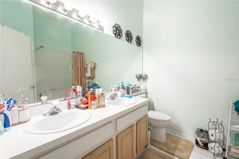 Condo in Brandon, Florida, 2 bedrooms  № 1525805 - photo 12