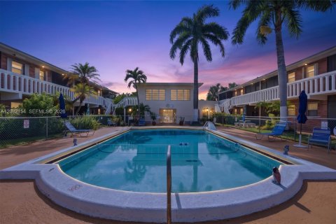 Condo in Hallandale Beach, Florida, 1 bedroom  № 2399987