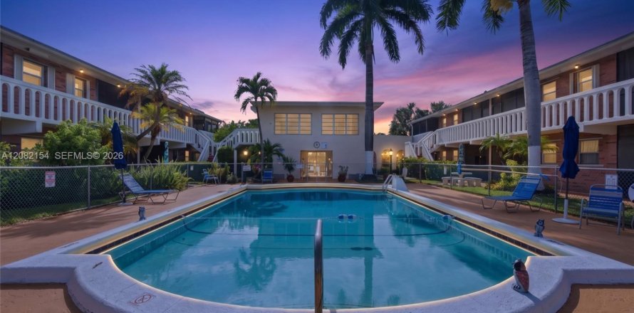 Condo in Hallandale Beach, Florida, 1 bedroom  № 2399987