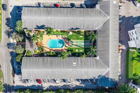 Condo in Hallandale Beach, Florida, 1 bedroom  № 2399987 - photo 27
