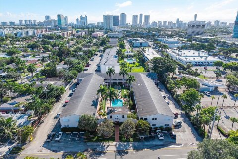 Condo in Hallandale Beach, Florida, 1 bedroom  № 2399987 - photo 22