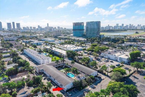 Condo in Hallandale Beach, Florida, 1 bedroom  № 2399987 - photo 26