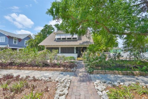 Casa en venta en Saint Petersburg, Florida, 4 dormitorios, 221.48 m2 № 1746410 - foto 1