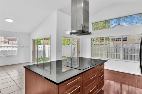 House in Weston, Florida 3 bedrooms, 155.05 sq.m. № 1986397 - photo 12