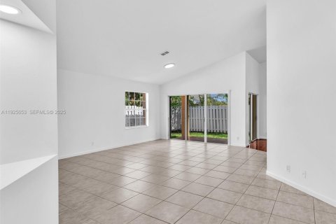 House in Weston, Florida 3 bedrooms, 155.05 sq.m. № 1986397 - photo 5