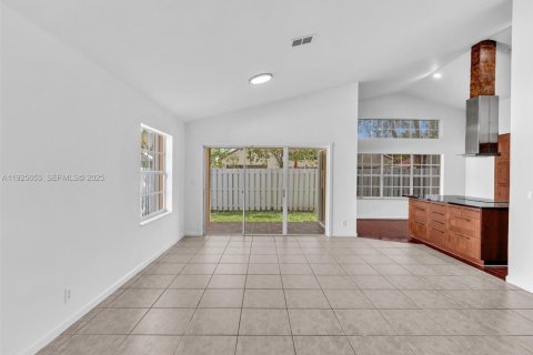 House in Weston, Florida 3 bedrooms, 155.05 sq.m. № 1986397 - photo 14