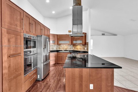 House in Weston, Florida 3 bedrooms, 155.05 sq.m. № 1986397 - photo 10