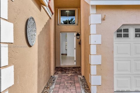 House in Weston, Florida 3 bedrooms, 155.05 sq.m. № 1986397 - photo 2