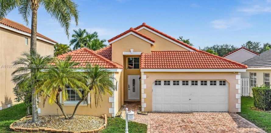 House in Weston, Florida 3 bedrooms, 155.05 sq.m. № 1986397