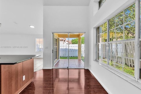 House in Weston, Florida 3 bedrooms, 155.05 sq.m. № 1986397 - photo 13