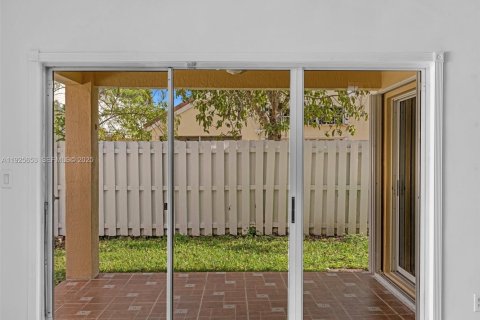 House in Weston, Florida 3 bedrooms, 155.05 sq.m. № 1986397 - photo 16