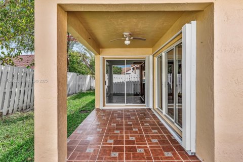 House in Weston, Florida 3 bedrooms, 155.05 sq.m. № 1986397 - photo 19