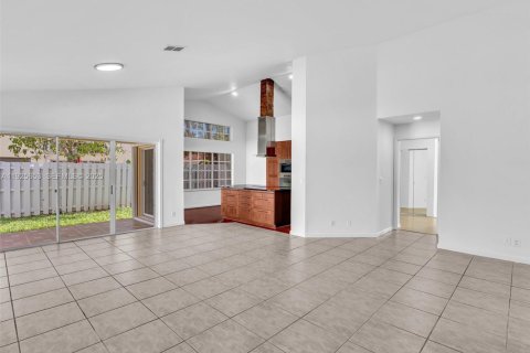 House in Weston, Florida 3 bedrooms, 155.05 sq.m. № 1986397 - photo 15