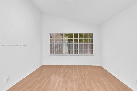 House in Weston, Florida 3 bedrooms, 155.05 sq.m. № 1986397 - photo 23