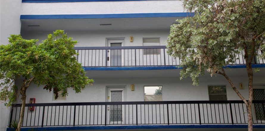 Condo in Margate, Florida, 1 bedroom № 786023