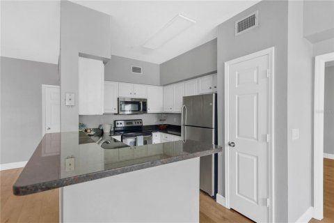 Condo in Tampa, Florida, 1 bedroom № 2214921 - photo 5