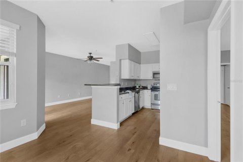Condo in Tampa, Florida, 1 bedroom № 2214921 - photo 7