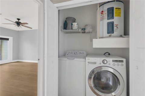 Condo in Tampa, Florida, 1 bedroom № 2214921 - photo 13