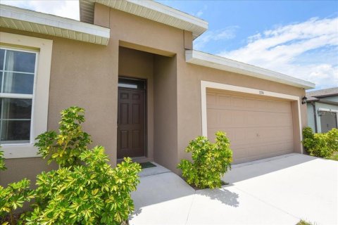House in Palm Bay, Florida 4 bedrooms, 170.01 sq.m. № 1767987 - photo 2