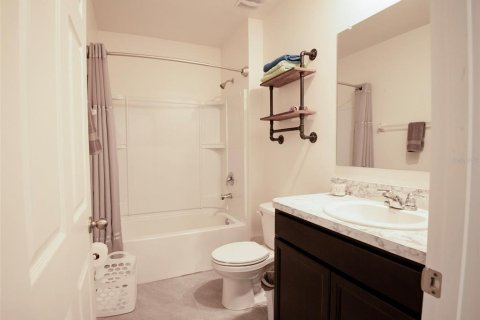 House in Palm Bay, Florida 4 bedrooms, 170.01 sq.m. № 1767987 - photo 9