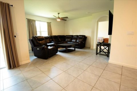 House in Palm Bay, Florida 4 bedrooms, 170.01 sq.m. № 1767987 - photo 20