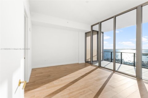 Condo in Miami, Florida, 4 bedrooms  № 1441434 - photo 26