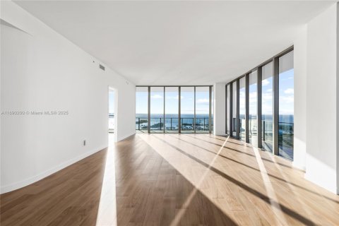 Condo in Miami, Florida, 4 bedrooms  № 1441434 - photo 16
