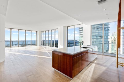 Condo in Miami, Florida, 4 bedrooms  № 1441434 - photo 12