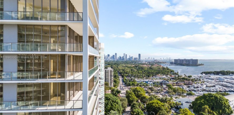 Condo in Miami, Florida, 4 bedrooms  № 1441434