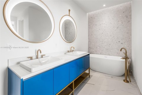 Condo in Miami, Florida, 4 bedrooms  № 1441434 - photo 27