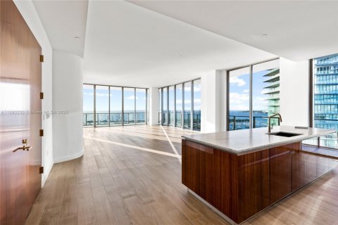 Condo in Miami, Florida, 4 bedrooms  № 1441434 - photo 4
