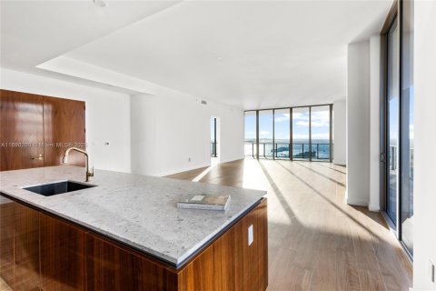 Condo in Miami, Florida, 4 bedrooms  № 1441434 - photo 14