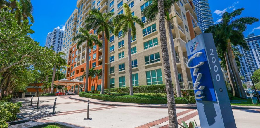 Condominio en Miami, Florida, 2 dormitorios № 1748871