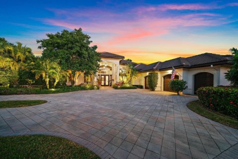 House in West Palm Beach, Florida 3 bedrooms, 346.8 sq.m. № 2146765 - photo 30